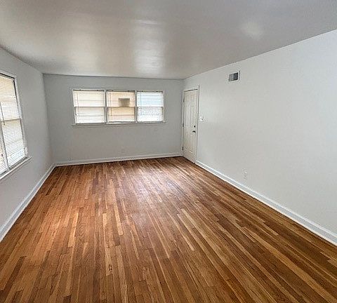 4th image of 2625 E 5th St