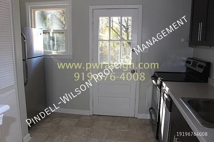 2222 Bernard St — Photo 8