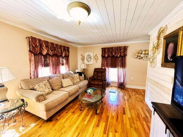 102 Tiny Wright Rd, Jenkins, KY 41537