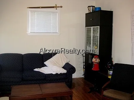 4 bed, 2.0 bath, 1400 sqft, $4,600 — Photo 4