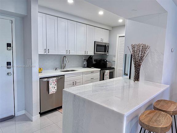 2nd image of 230 Lakeview Dr APT 102