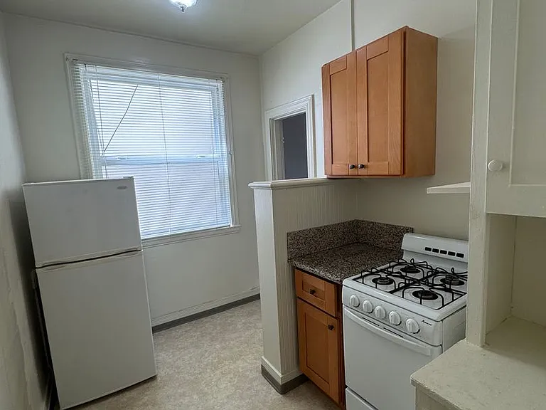 1757 Oxford St #12 — Photo 4