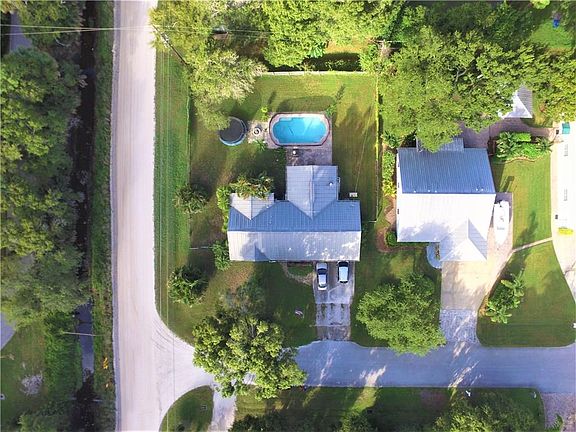 2nd image of 1275 32nd Ave SW