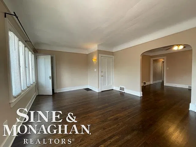 3 bed, 1.0 bath, 1275 sqft, $1,400 — Photo 4