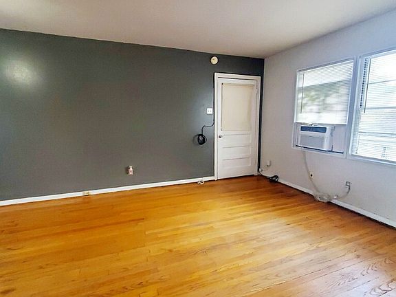 4th image of 4427 1/2 Jefferson St #1