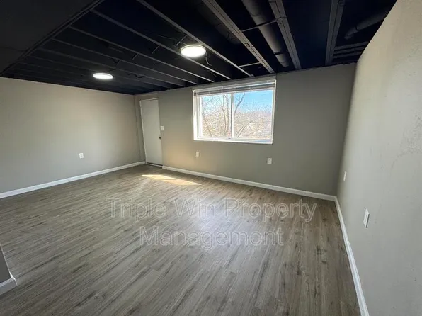 5122 Ville Maria Ln, Hazelwood, MO 63042