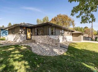 2708 S Holly Ave, Sioux Falls, SD 57105