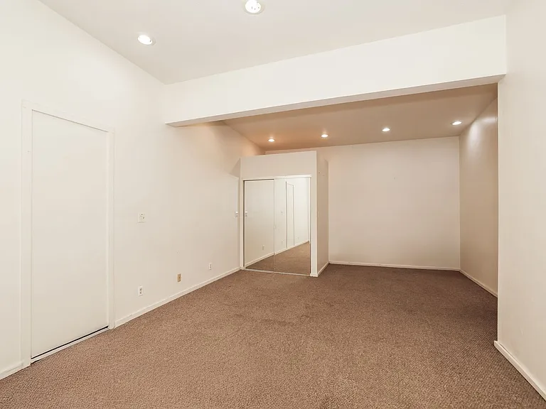 201 Meadowlark Ln — Photo 9