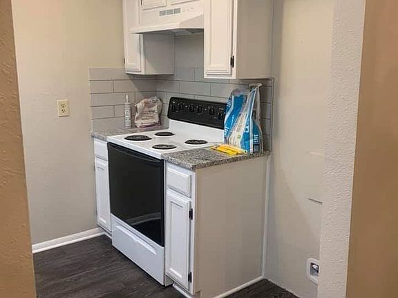 4th image of 2802 NE 9th St APT B7