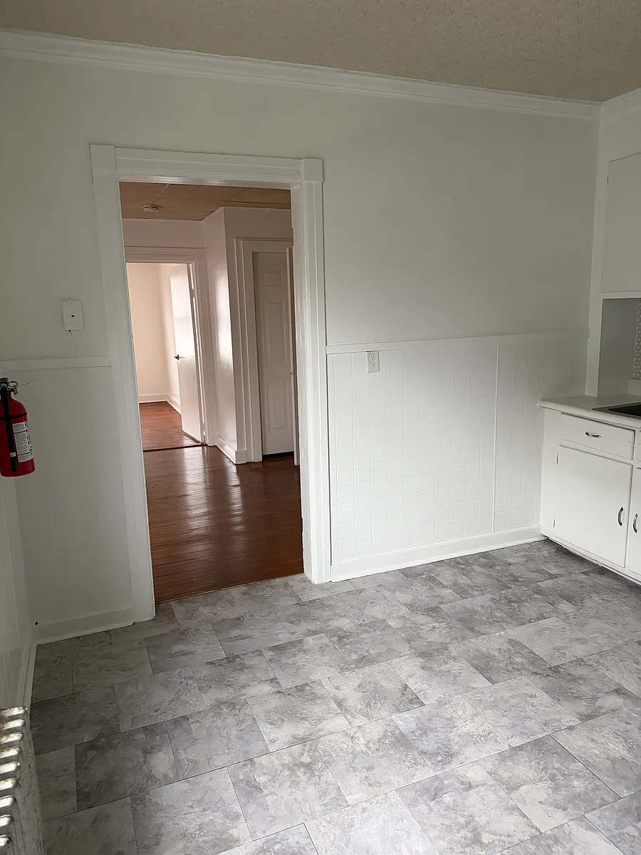 Building Photo - 526 Morris Ave #5