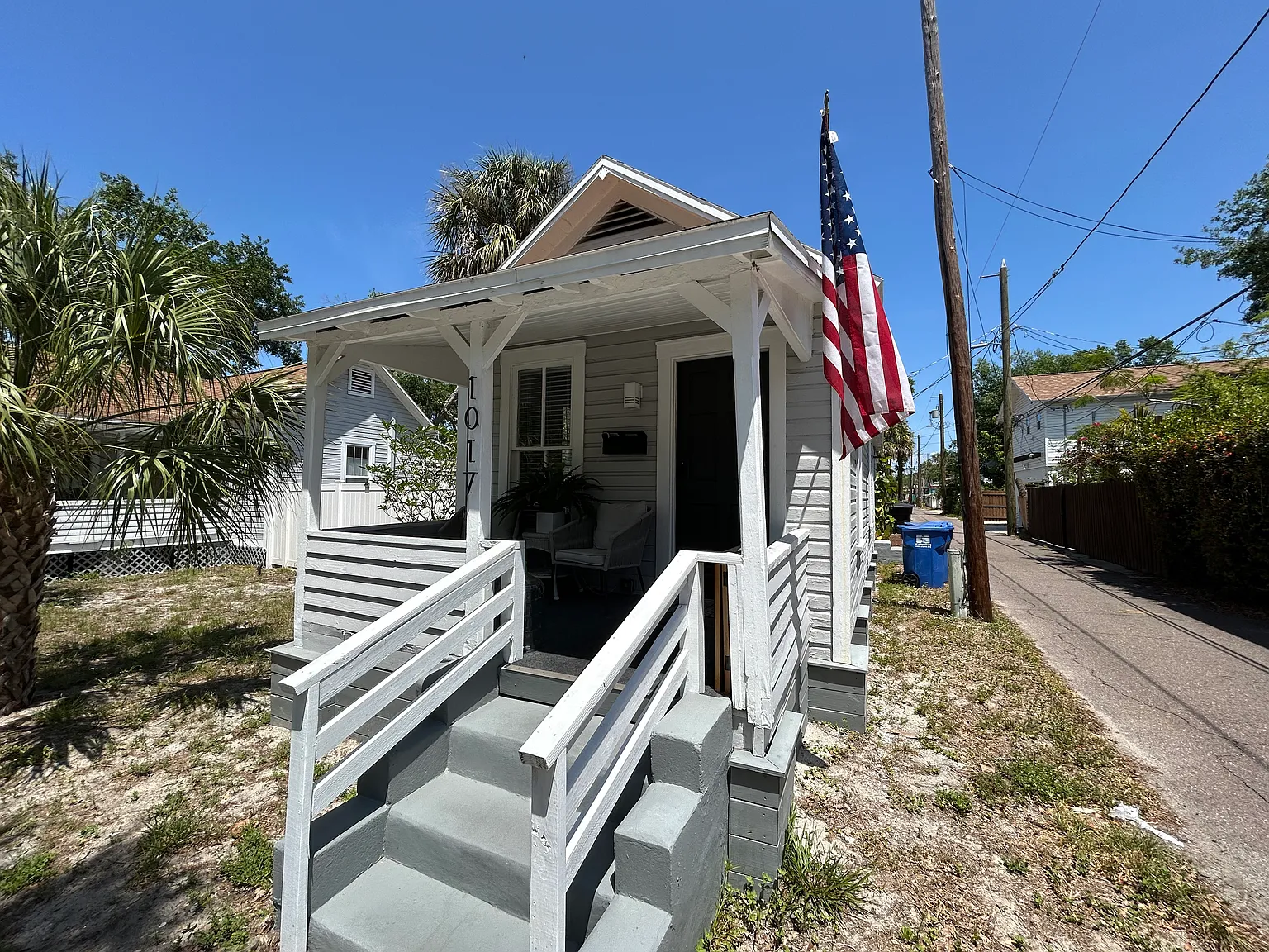 1017 Dartmoor St N — Photo 2
