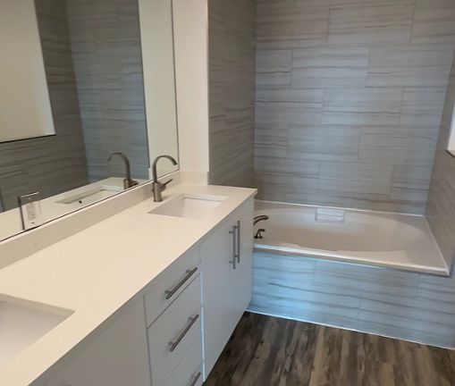 4th image of 410 Evernia St #8