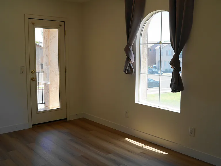 1442 E Mobile Ln — Photo 9