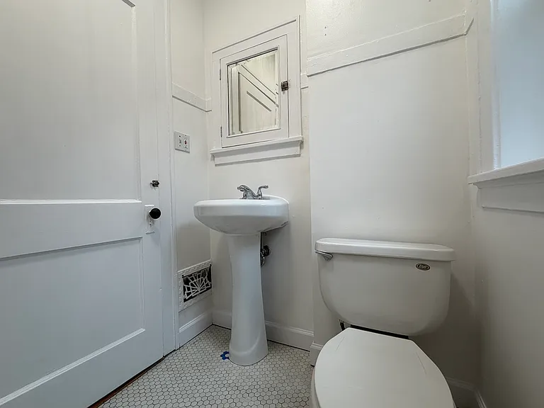 3704 Fairview Ave #2W — Photo 39