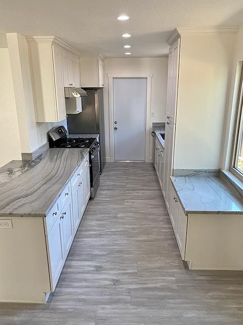 1st image of 28046 Dickens Ave