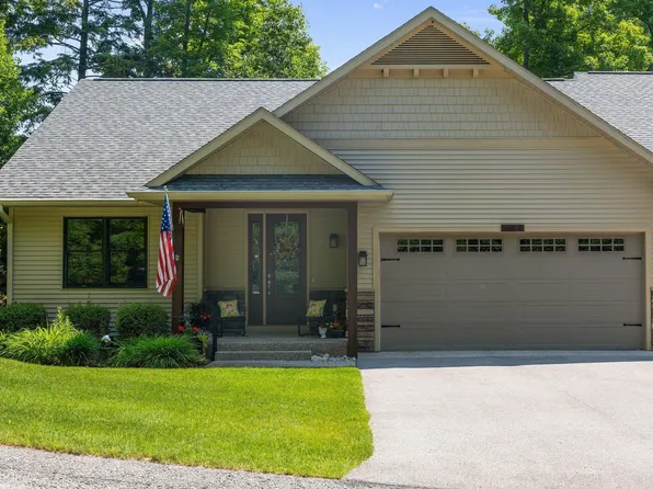 10027 E Sapphire Cir, Traverse City, MI 49684