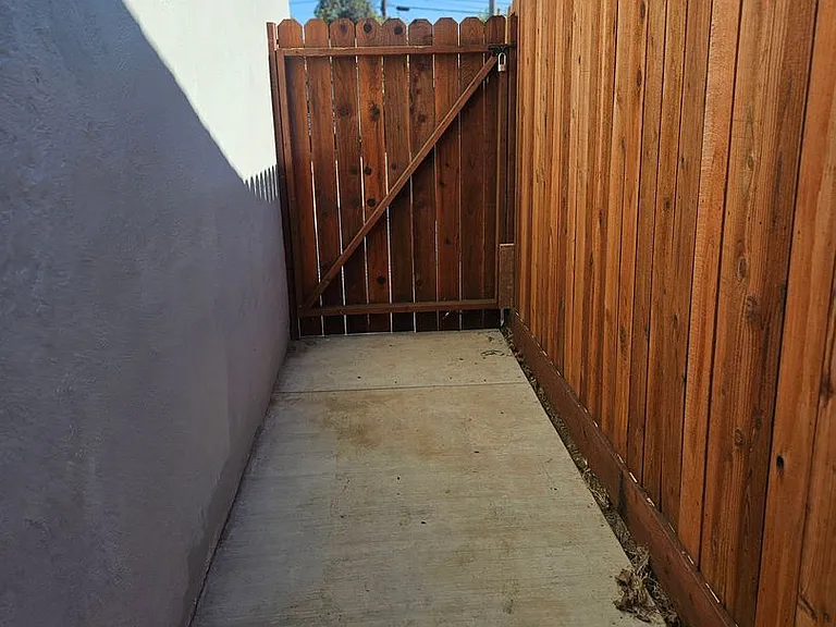 5319 Gordon Dr — Photo 8