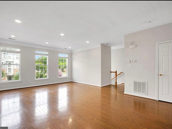 3rd image of 15504 John Diskin Cir