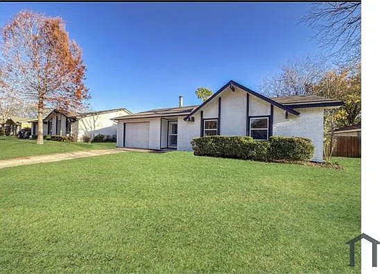 418 Clover Ln — Photo 3