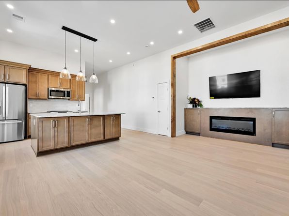 132 E Market St #301