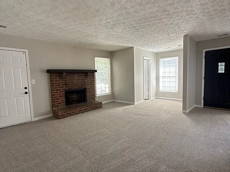 2870 Lakemont Dr SW — Photo 4