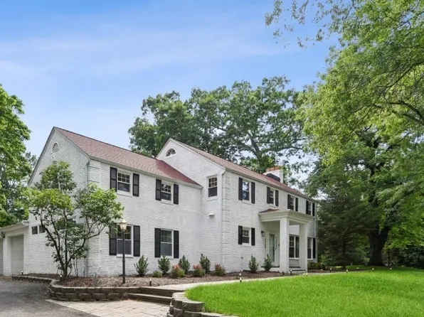 2 E Hartshorn Dr, Millburn Twp., NJ 07078