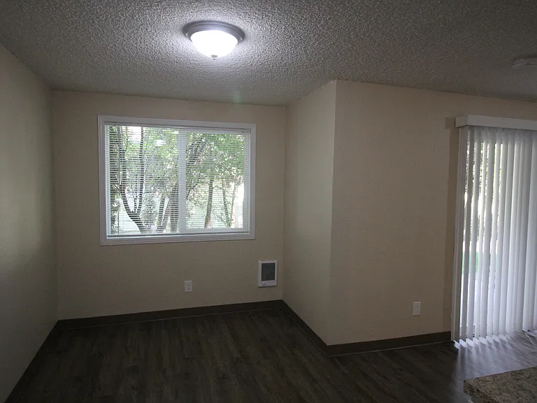 414 E 9th St #14 — Photo 15