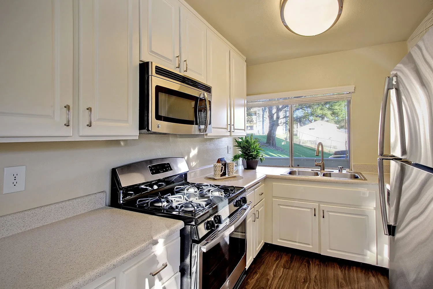 2 bed, 923 sqft, $2,875 — Photo 4