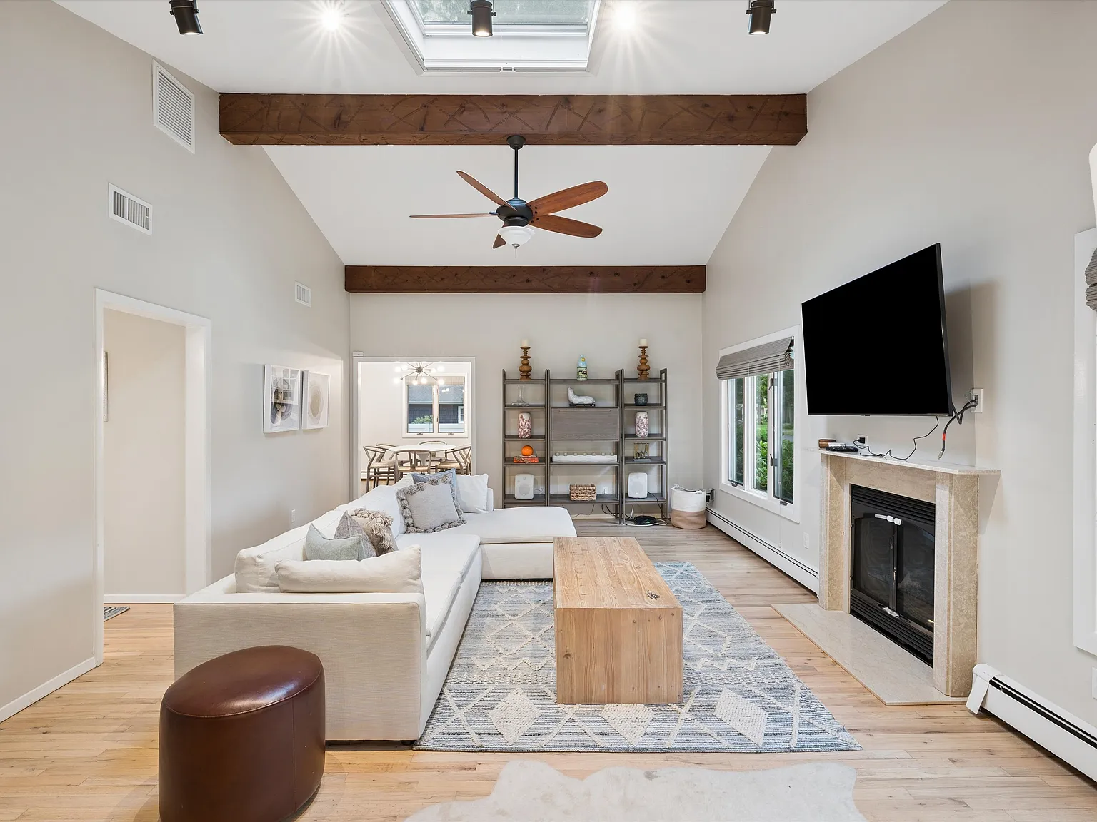 Updated Year-Round Rental In Tiana Shores — Photo 3