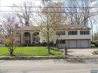 479 Tulane Ct, Paramus, NJ 07652