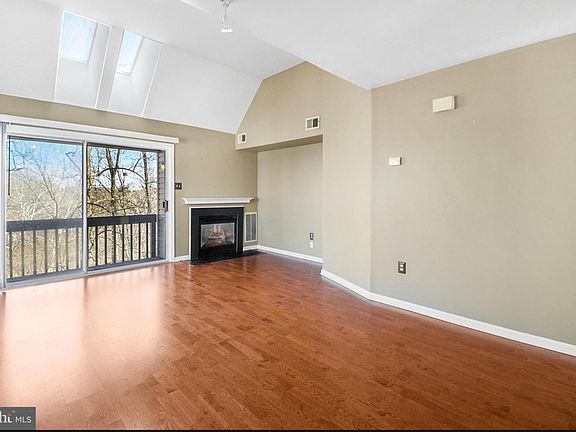 4th image of 411 Derry Dr #411