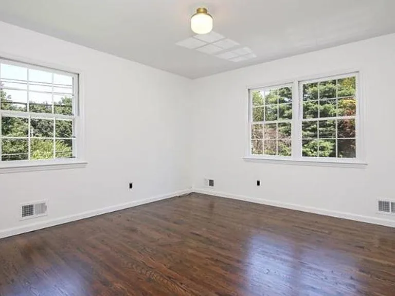 14 Greenacres Ave — Photo 17