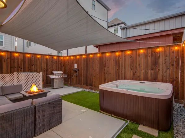 5530 Kiam St, Houston, TX 77007