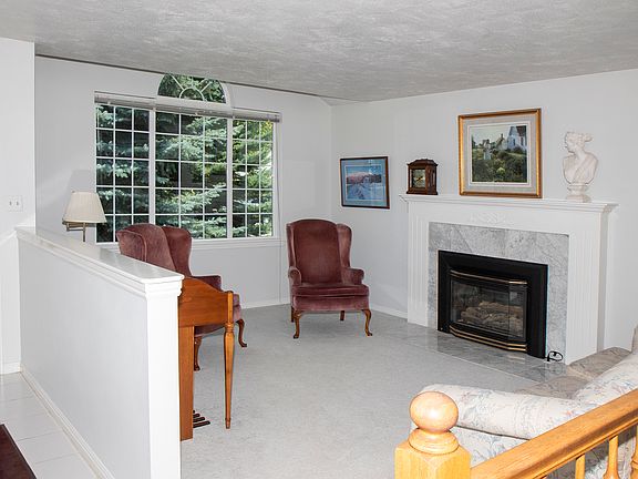 4th image of 1130 Lowell Dr