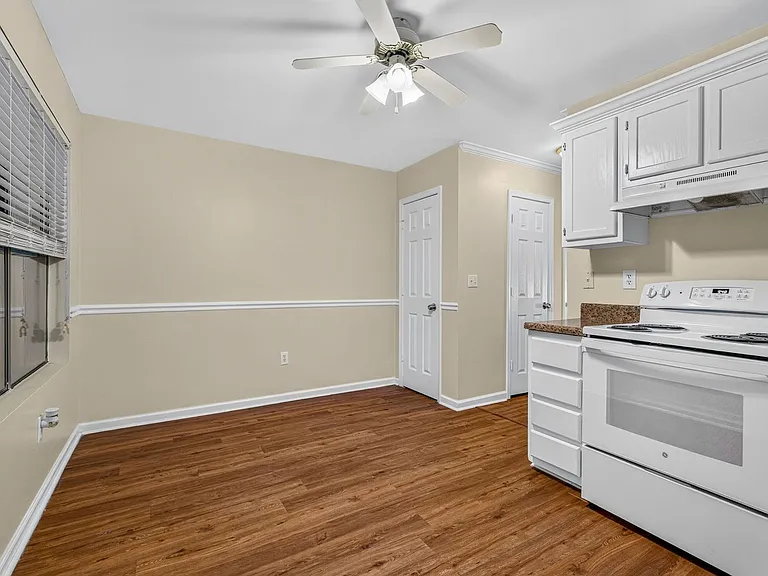 6239 Lucille Dr — Photo 11