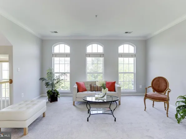 339 Cross Green St #339B, Gaithersburg, MD 20878