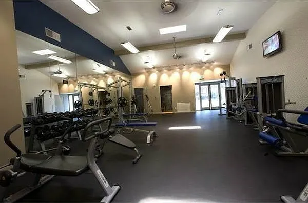 5510 Owensmouth Ave #213 — Photo 20