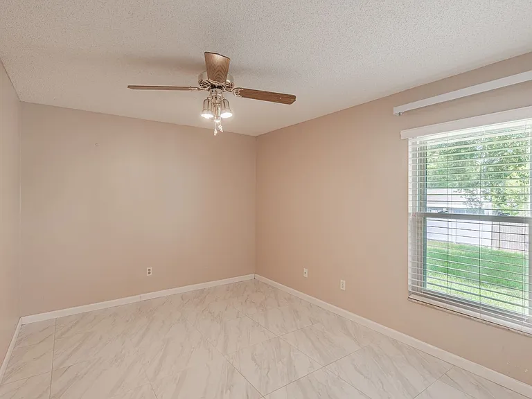 10435 Crestfield Dr — Photo 34