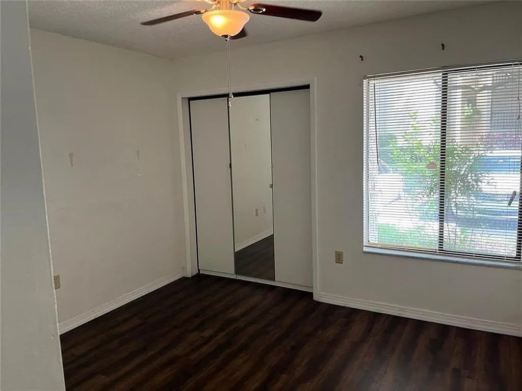 3 bed, 3.0 bath, 1435 sqft, $2,100 — Photo 3