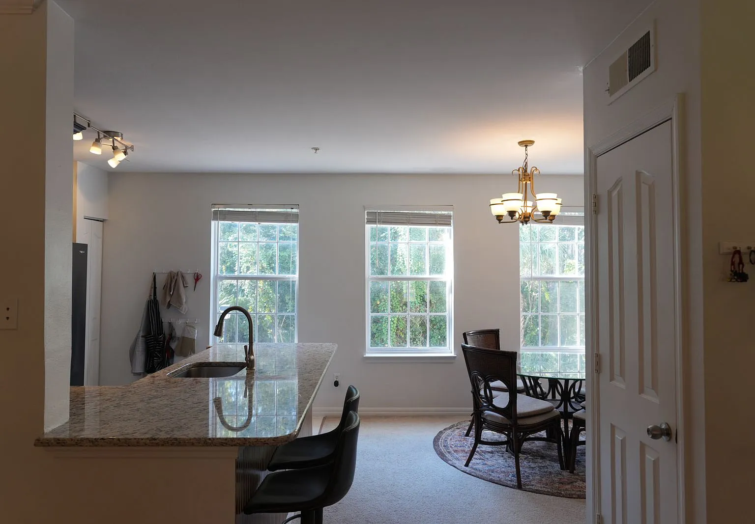 3 bed, 1640 sqft, $2,800 — Photo 3