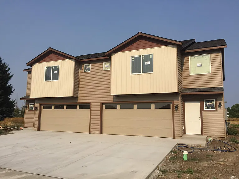1104 N Tschirley Rd — Photo 1