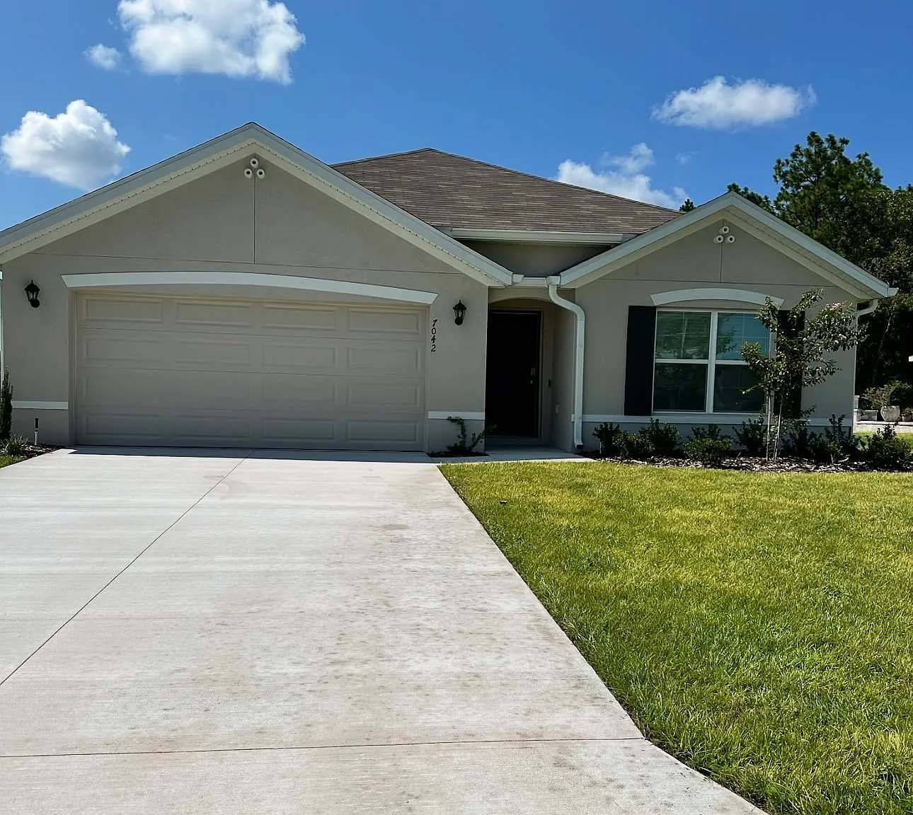 4 bed, 1828 sqft, $2,000 — Photo 1