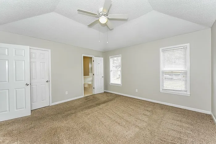 208 Colchester Dr — Photo 7