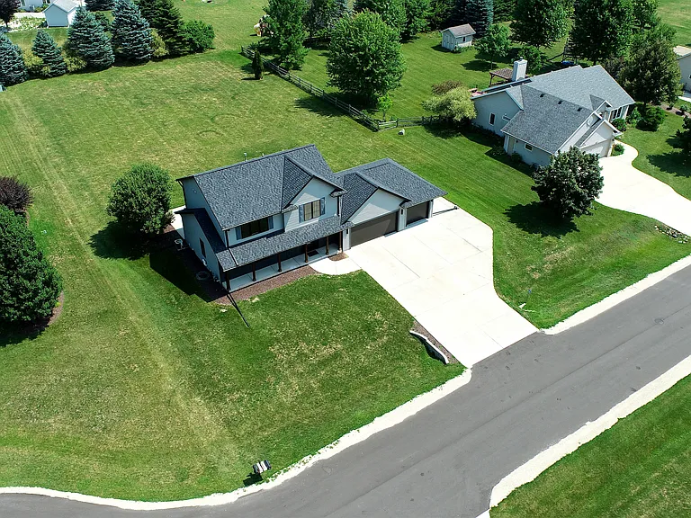 W2012 Fairfield Ln — Photo 2