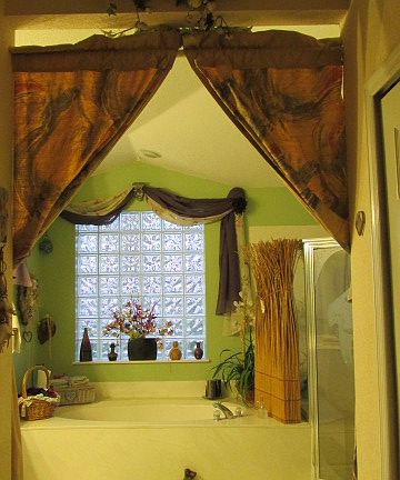 MASTER  BATHTUB.