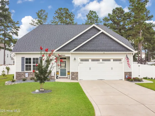 602 Crepe Myrtle Court, Aberdeen, NC 28315