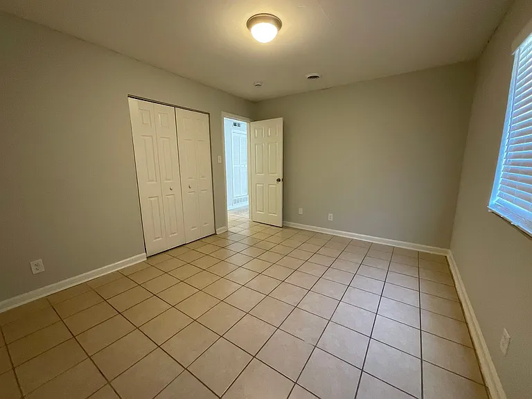 Willow Creek Apartments — Photo 10