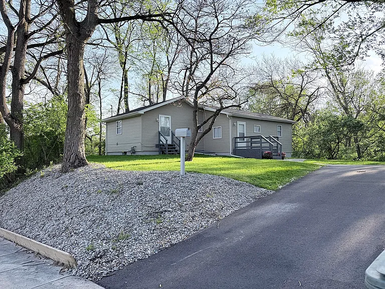 560 S Campbell St — Photo 9