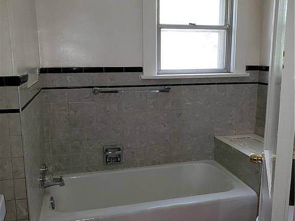 5th image of 563 Saint Louis Ave
