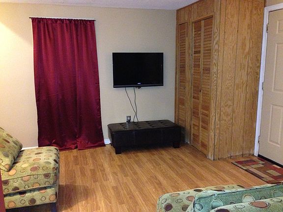 3rd image of 503 Elmwood Dr
